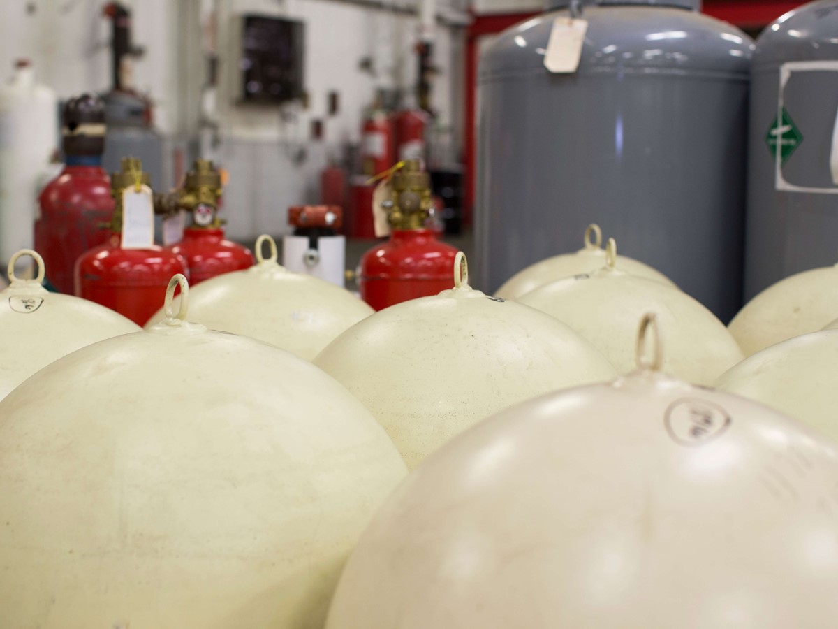 The tops of cylinders lined up in a row, the cylinders are white