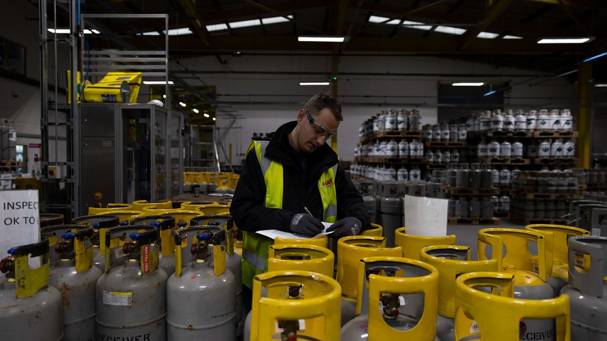 cylinder check in warehouse