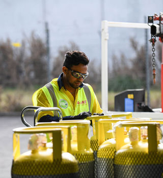 NZ Operator With Rapid Cylinder (2)