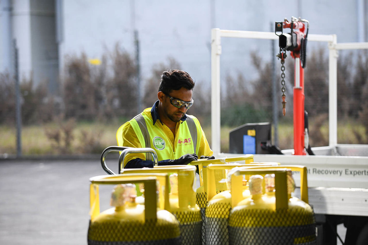 NZ Operator With Rapid Cylinder (2)