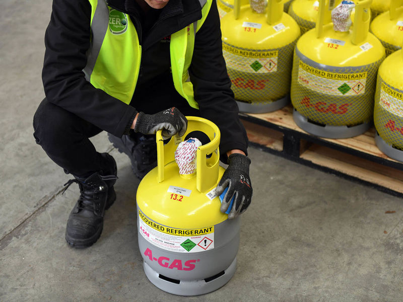 NZ Operator With Cylinder (7)