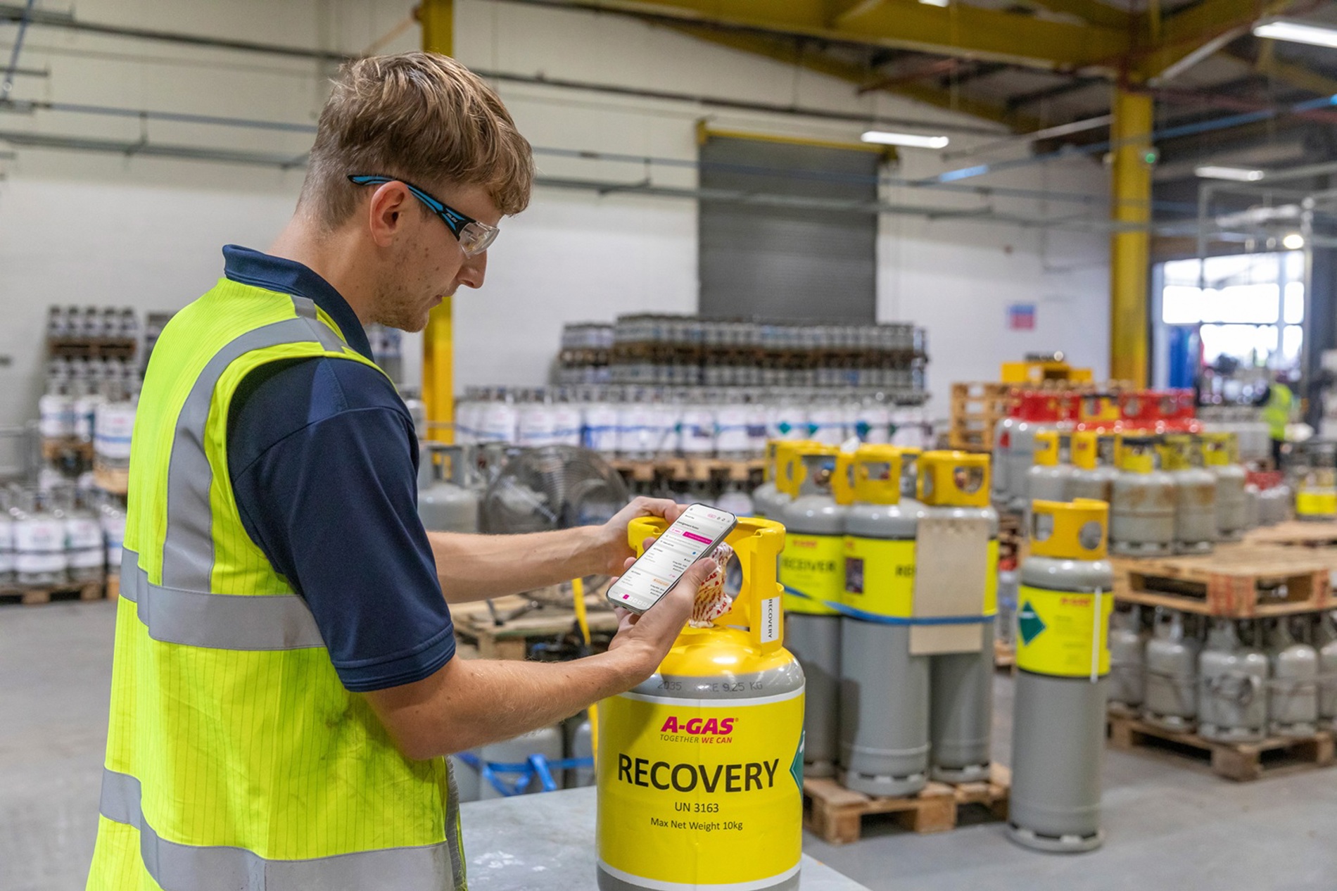Contractor scanning cylinder with RefHub