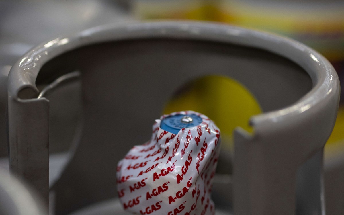 close up of cylinder shroud