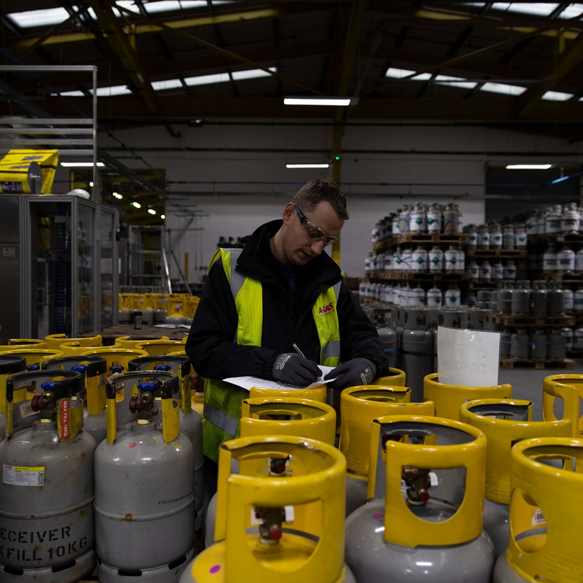 cylinder check in warehouse
