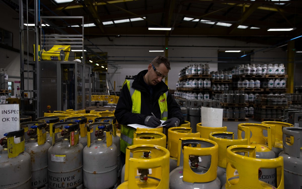 cylinder check in warehouse